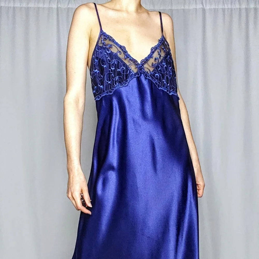 SOLD 90s embroidered vintage slip dress - Picture 2 of 8